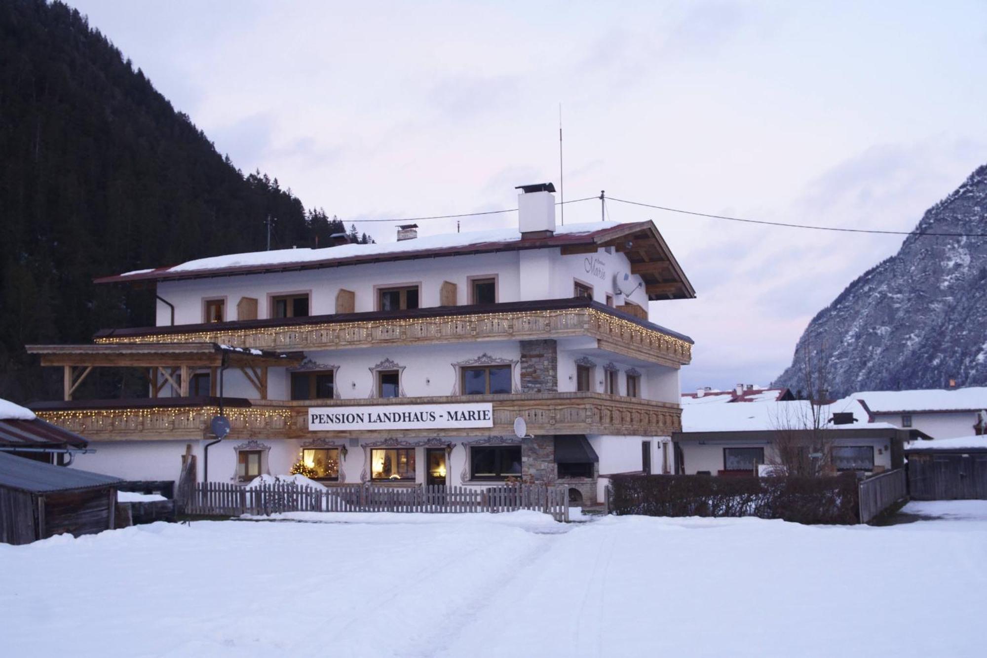 Pension Und Apartments Landhaus Marie Leutasch Kültér fotó