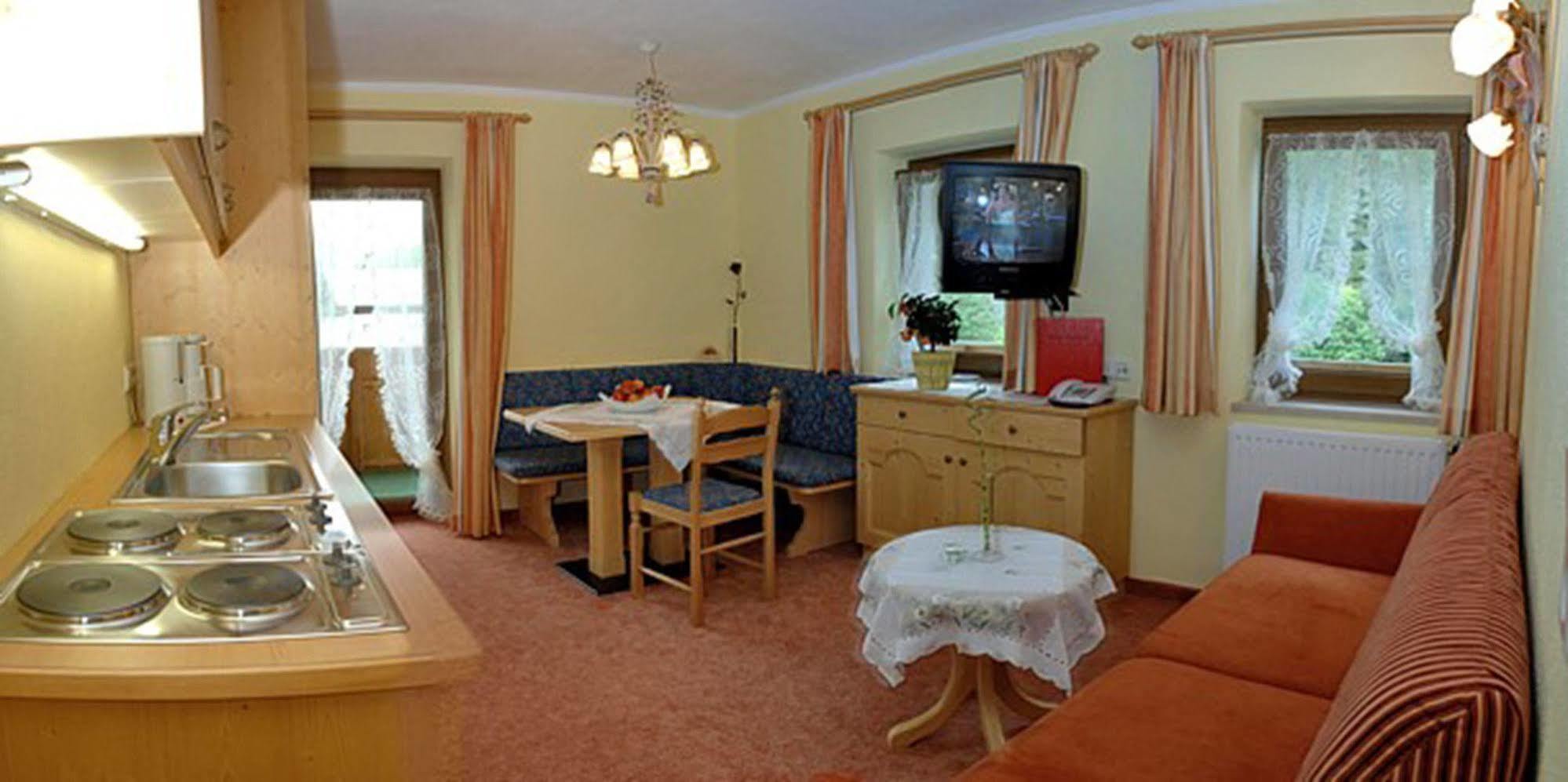 Pension Und Apartments Landhaus Marie Leutasch Kültér fotó
