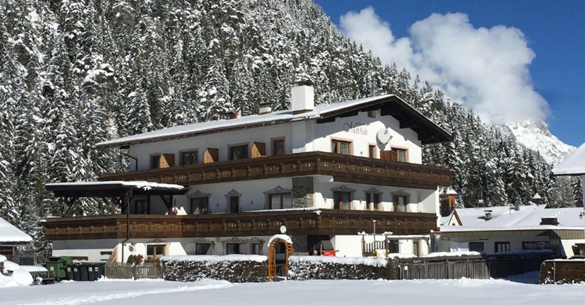 Pension Und Apartments Landhaus Marie Leutasch Kültér fotó